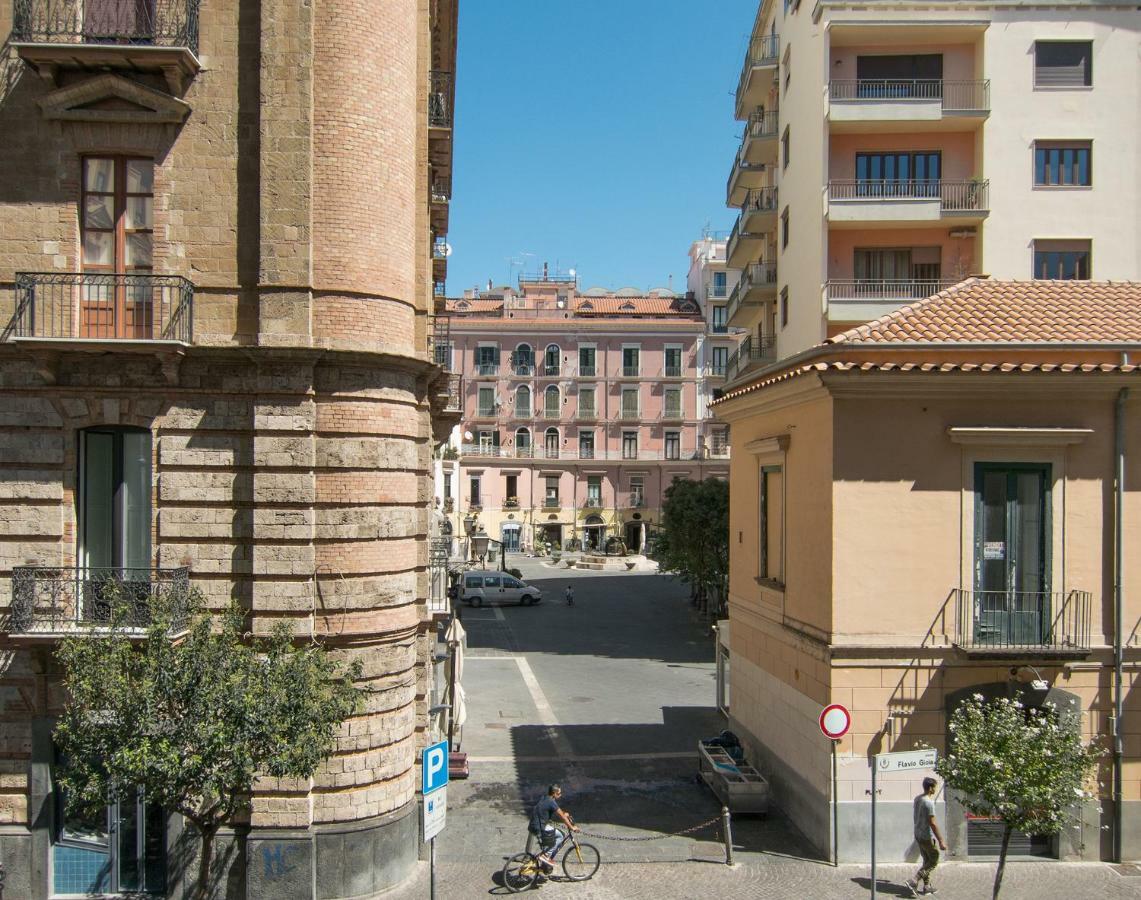 A Casa Di Adri Apartment ซาแลร์โน ภายนอก รูปภาพ