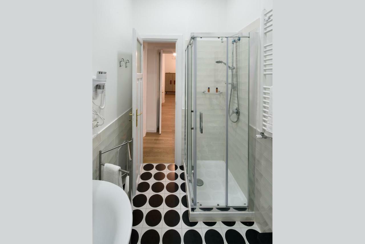 A Casa Di Adri Apartment ซาแลร์โน ภายนอก รูปภาพ