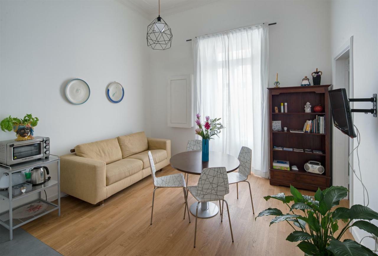 A Casa Di Adri Apartment ซาแลร์โน ภายนอก รูปภาพ