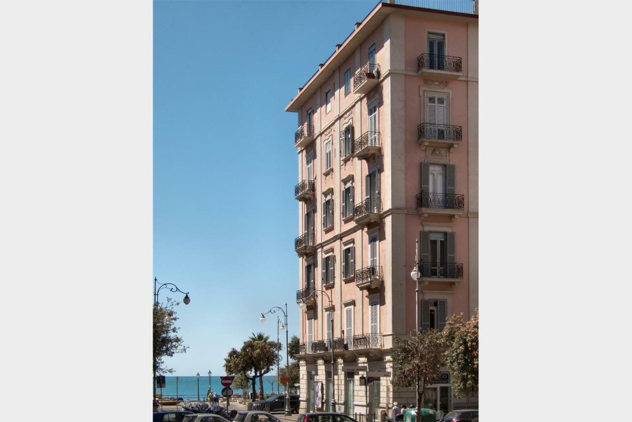 A Casa Di Adri Apartment ซาแลร์โน ภายนอก รูปภาพ