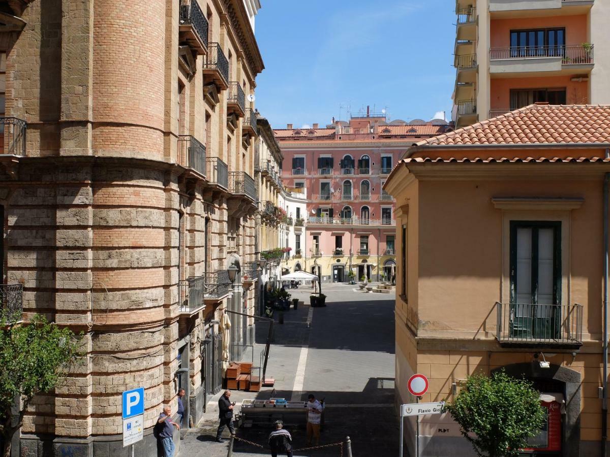 A Casa Di Adri Apartment ซาแลร์โน ภายนอก รูปภาพ